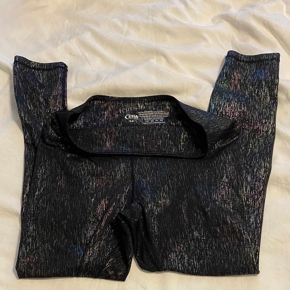 Zyia Active Black Iridescent Cropped Ankle Leggings